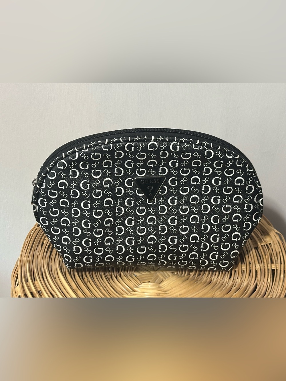 GUESS Black Monogram Makeup bag - Signature G Print